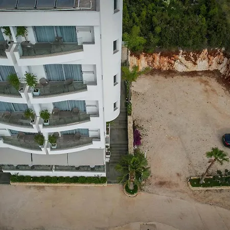 Teuta Hotel 4*