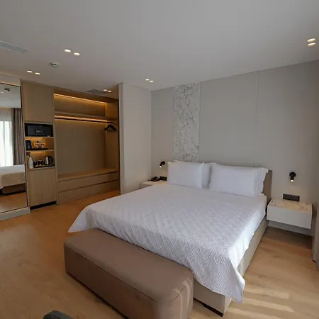 Teuta Hotel 4*