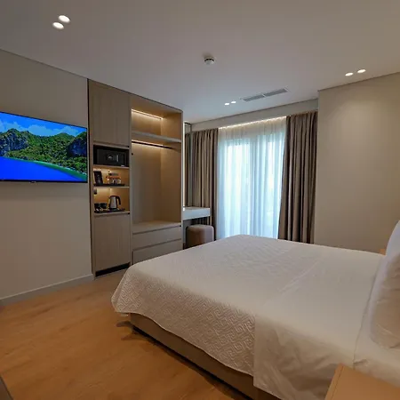 Hotel Teuta 4*