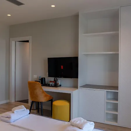 Teuta Hotel 4*