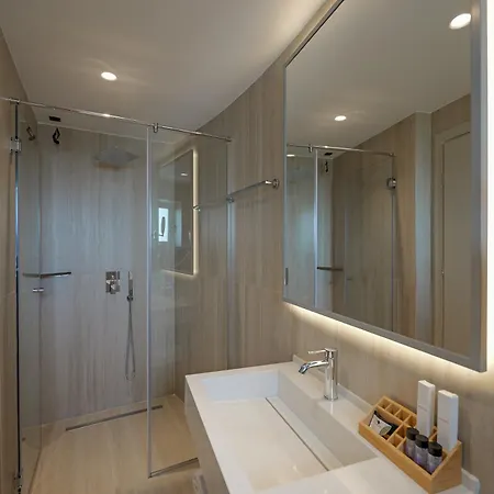 Hotel Teuta 4*